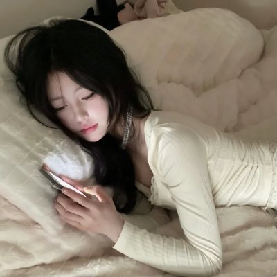戴金色面具的男子